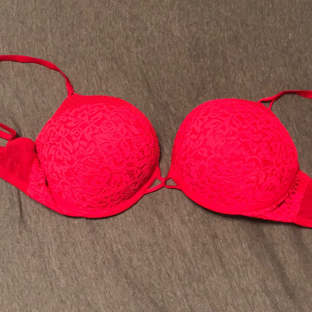 Red Victoria secret bra 34dd Bombshell Plunge